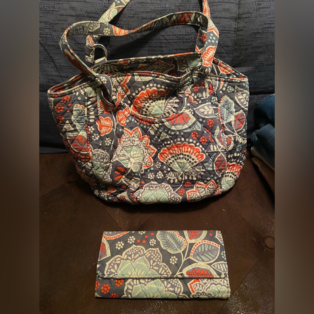 Vera Bradley bag (used like new) and matching wallet